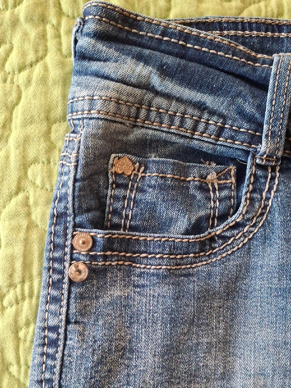 Wallflower Junior's Size 3 Luscious Curvy Boot Cut Jeans - Picture 6 of 8
